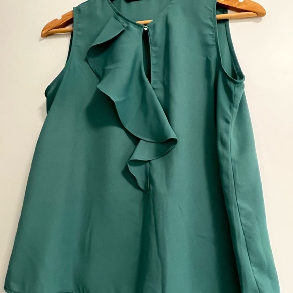 Various tank style tops - all xs (but fits like a S) or S (true to size) - Picture 14 of 14